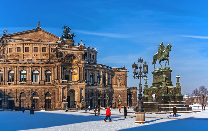 Dresdens Semperoper im Winter - © wkbilder - stock.adobe.com