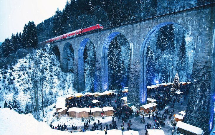 Weihnachtsmarkt in der Ravennaschlucht - © Olga - stock.adobe.com