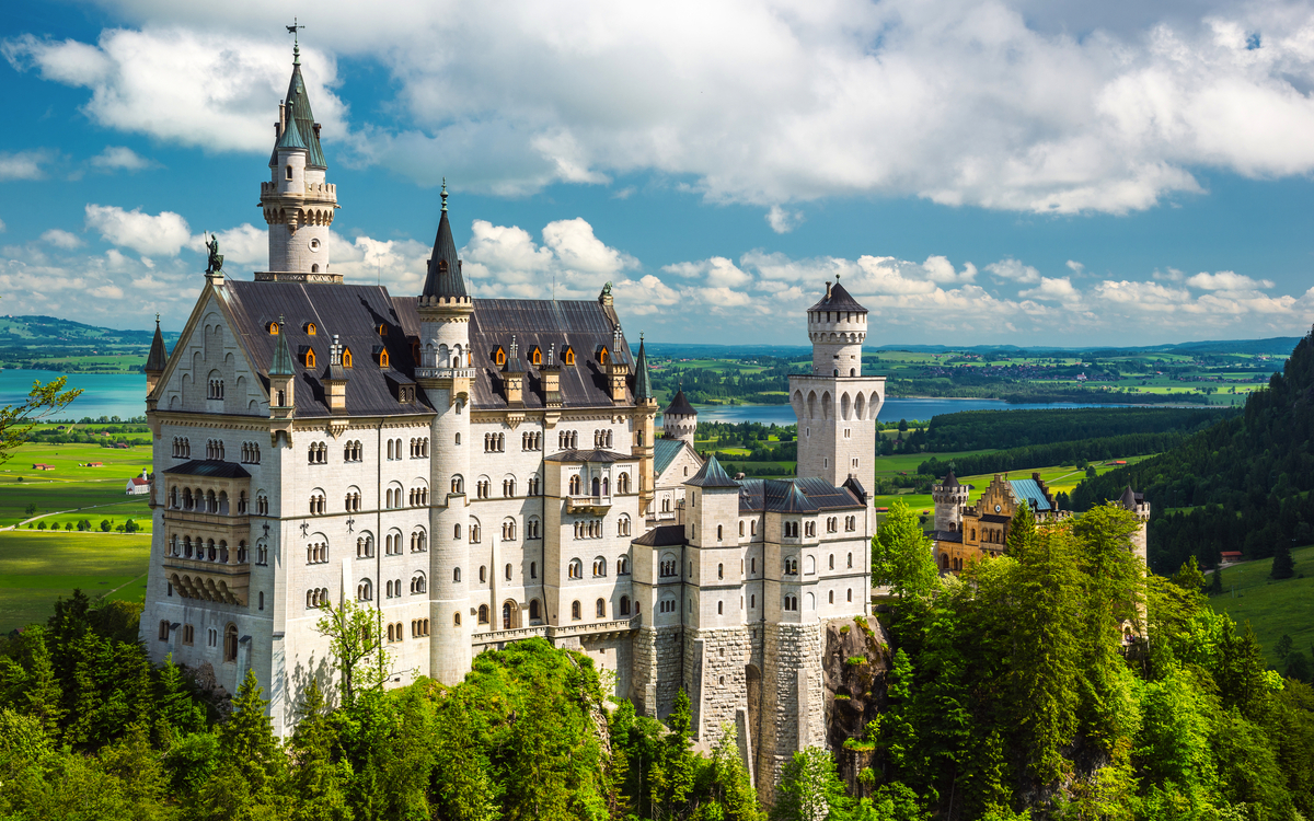 Schloss Neuschwanstein in Bayern, Deutschland - © dmitr86 - stock.adobe.com
