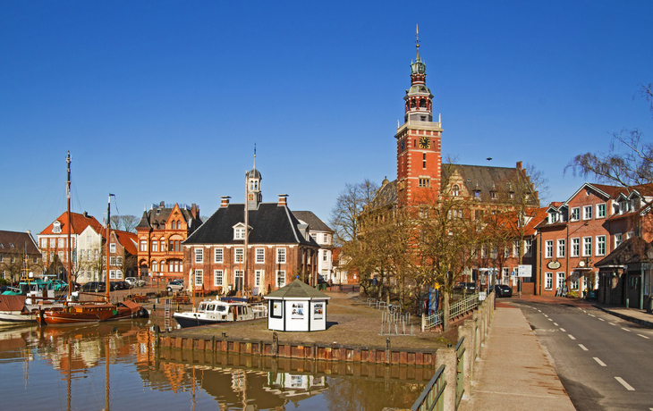 Rathaus von Leer in Ostfriesland, Deutschland - ©nordenfan - stock.adobe.com