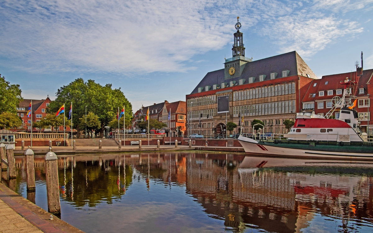 Emden Rathaus Ratsdelft Ostfriesland - © nordenfan - stock.adobe.com