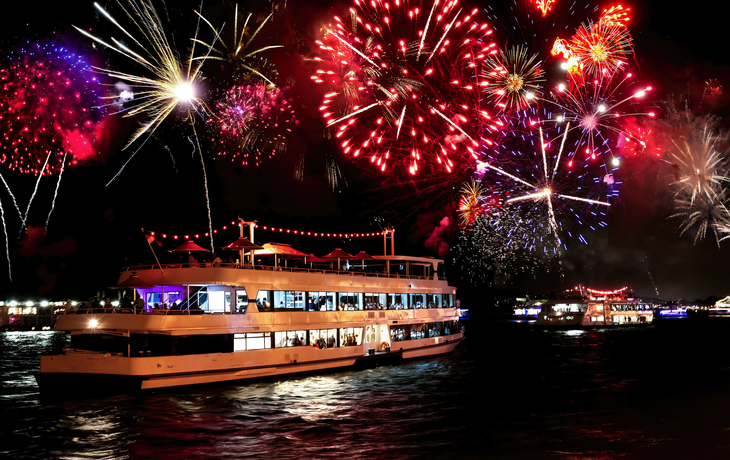 Rhein in Flammen - © Comofoto - stock.adobe.com