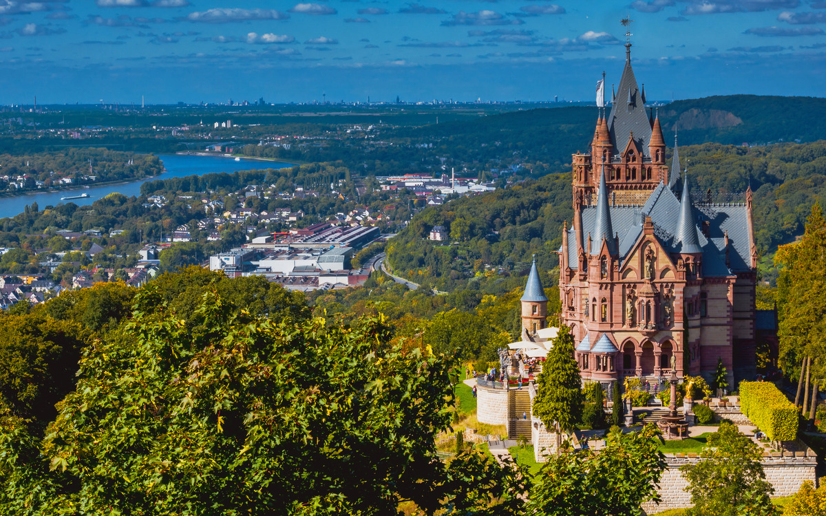 Schloss Drachenburg im Siebengebirge - © dihetbo - Fotolia