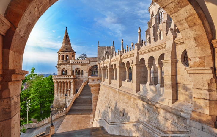 Blick auf die alte Fischerbastei in Budapest - © Brian Kinney - stock.adobe.com