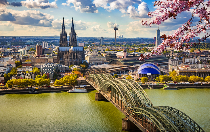 Luftaufnahme von Köln im Frühling - © sborisov - stock.adobe.com