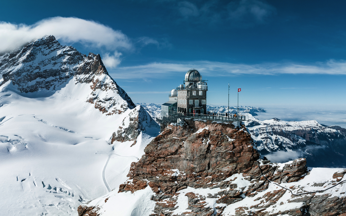 Sphinx-Observatorium auf dem Jungfraujoch - © Aerial Film Studio - stock.adobe.com