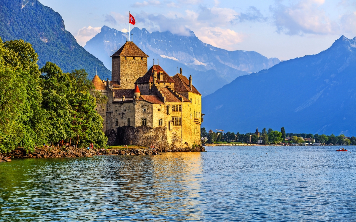 Schloss Chillon am Genfer See - © fenlio - Fotolia