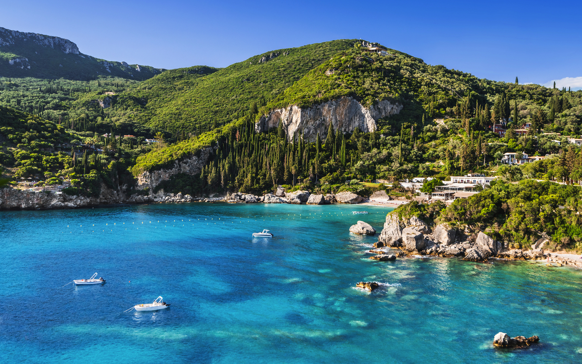Bucht in der Nähe des Dorfes Paleokastritsa auf der Insel Korfu - © kite_rin - stock.adobe.com