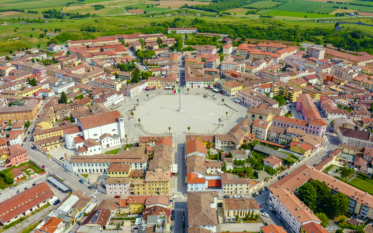 Palmanova mit seinem sternförmigen Grundriss - © nikitamaykov - stock.adobe.com