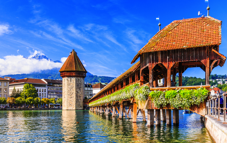 die Kapellbrücke ist das Wahrzeichen der Stadt Luzern in der Schweiz - ©emperorcosar - stock.adobe.com