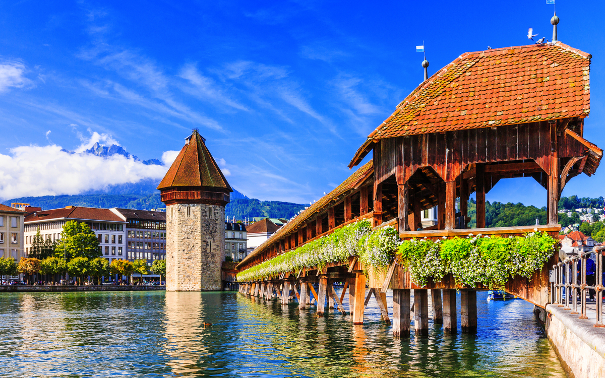 die Kapellbrücke ist das Wahrzeichen der Stadt Luzern in der Schweiz - ©emperorcosar - stock.adobe.com