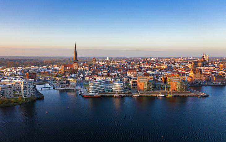 Panorama der Stadt Rostock - © tl6781 - stock.adobe.com