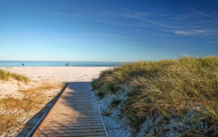 Steg und weißer Sandstrand auf Bornholm - © cmfotoworks - Fotolia