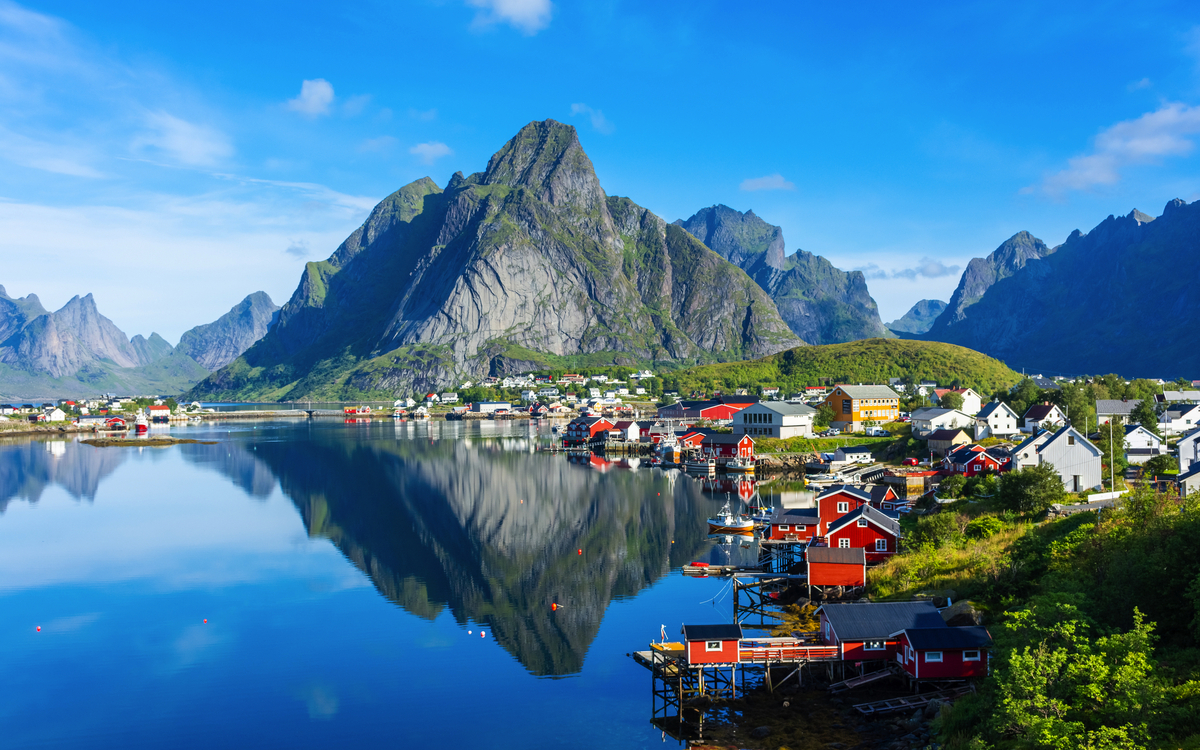 Reine in den Lofoten - © Stefano Zaccaria - stock.adobe.com