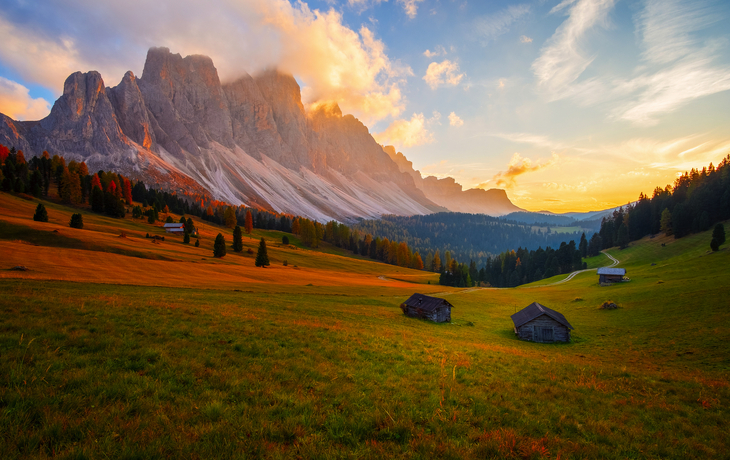 Geislergebirge bei Sonnenuntergang in den Dolomiten - © rolandbarat - stock.adobe.com