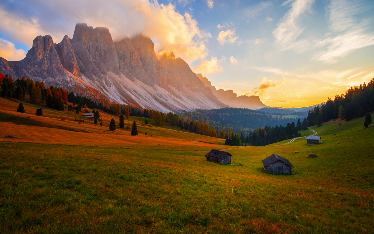 Geislergebirge bei Sonnenuntergang in den Dolomiten - © rolandbarat - stock.adobe.com