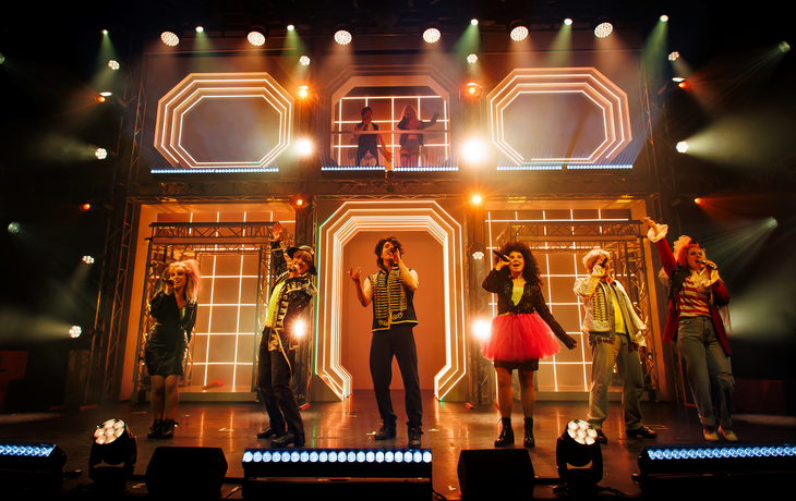 Retro-Gegenstände und der Text 