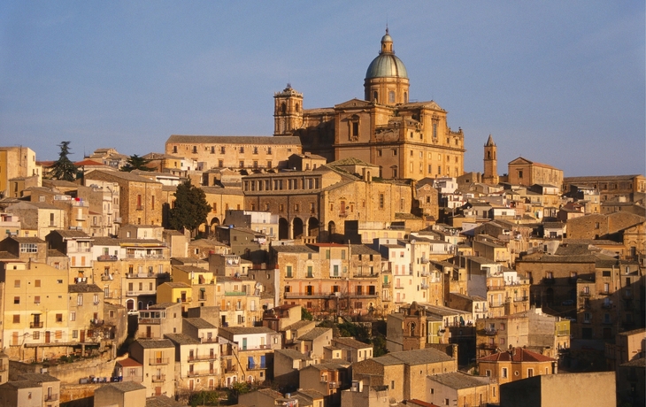 © aapsky/Shutterstock