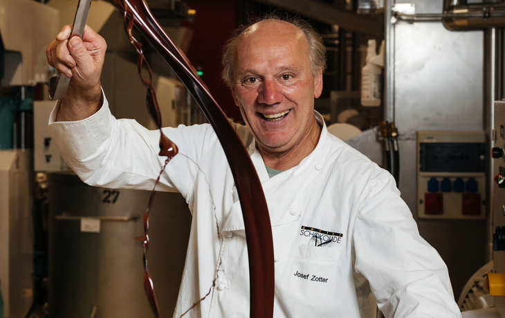 Landschaftsansicht mit Hügeln und Feldern unter sonnigem Himmel - © Przemyslaw Iciak - stock.adobe.com