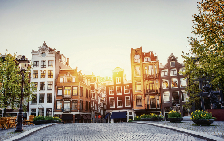 Großer Platz mit Brabobrunnen und historischen Fassaden in Antwerpen. - © SeanPavonePhoto - stock.adobe.com