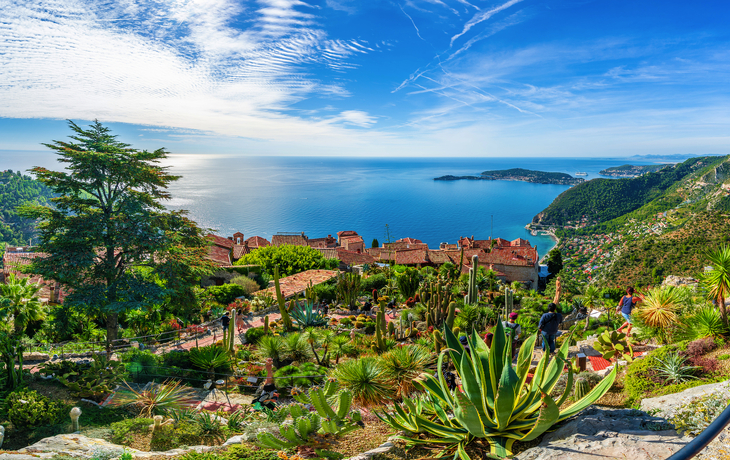 Hafen von Monaco mit Yachten und Gebäuden vor blauem Meer und Himmel. - © Sergii Figurnyi - stock.adobe.com